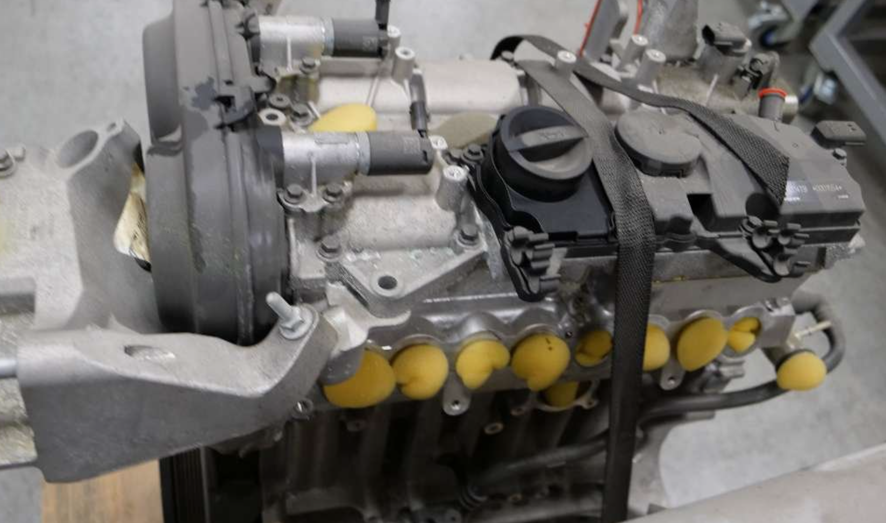 Motor Bensin Volvo XC60 (2014–2017) B4204T9 Engine