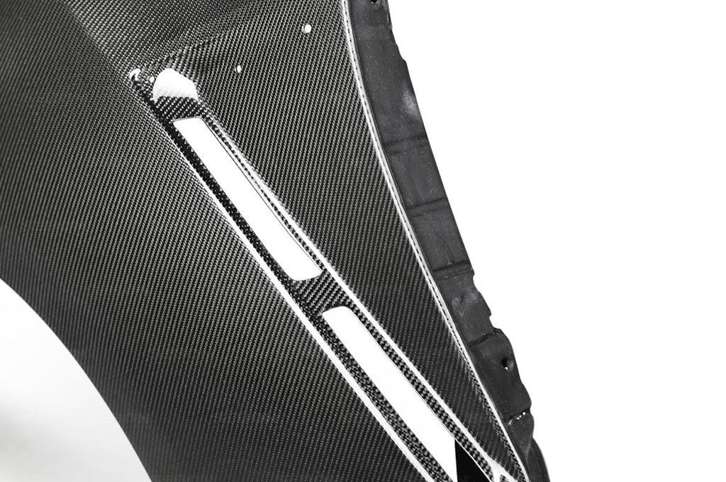 Seibon Carbon Fiber Fenders (Gloss) for R35 GTR (FF0910NSGTR-OE)